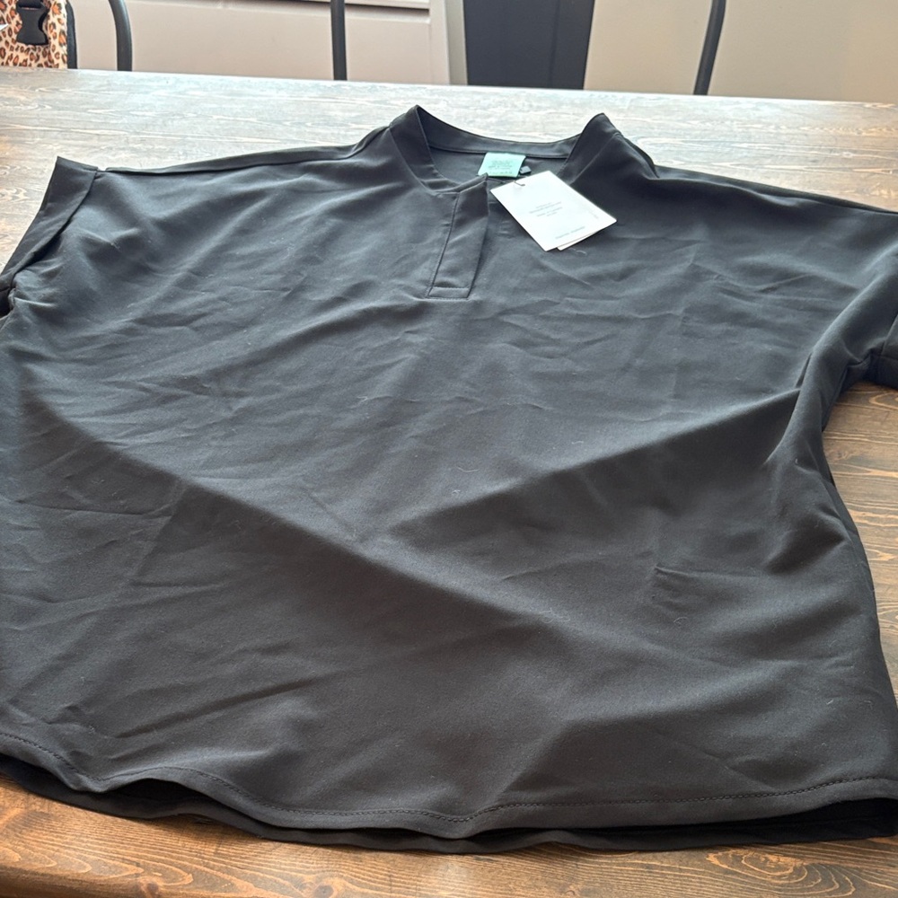 Garde Malade scrub top. Mandarin collar. Black. NWT